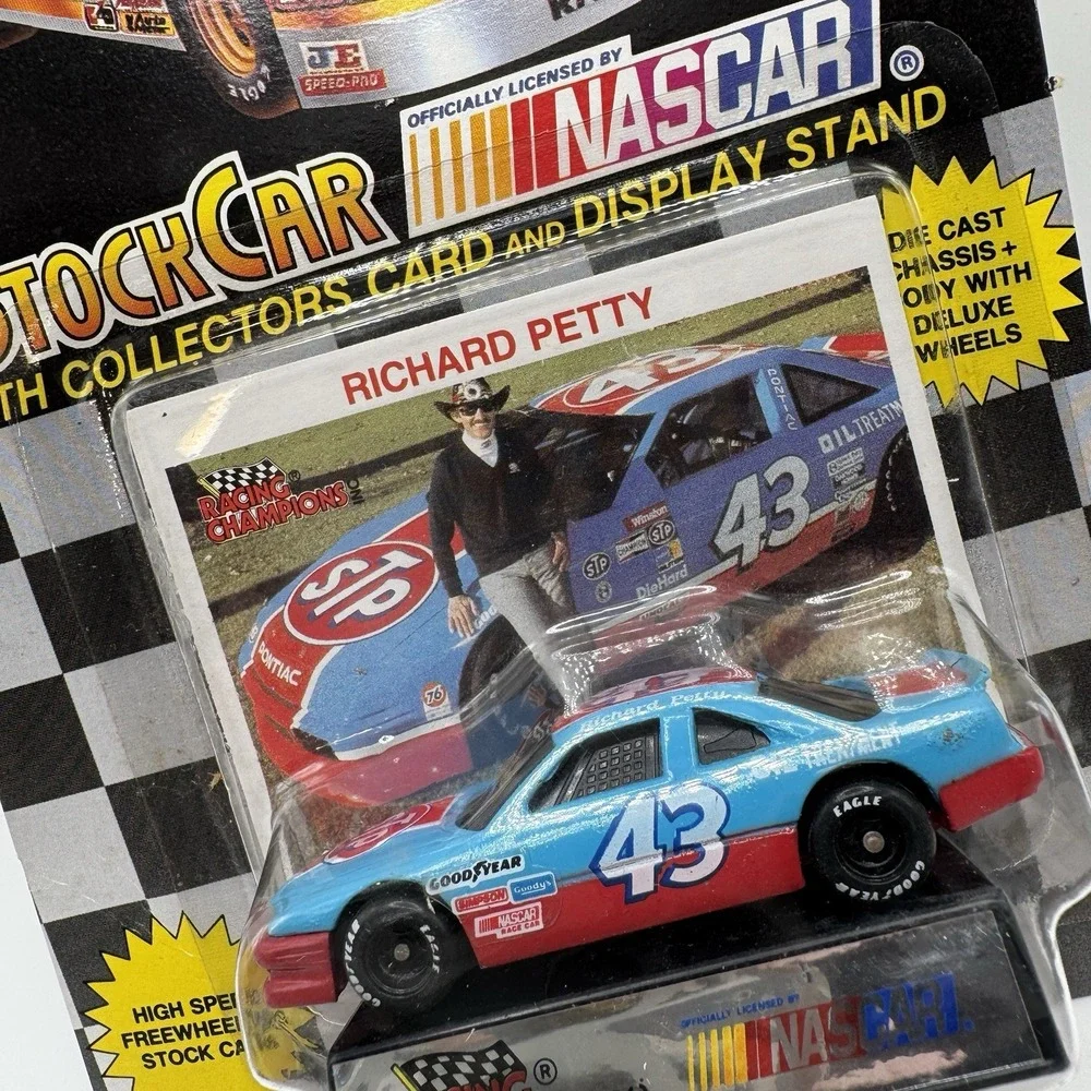 Richard Petty Goodyear Eagle Vari 1992 Racing Champions 1:64 Die-Cast NASCAR